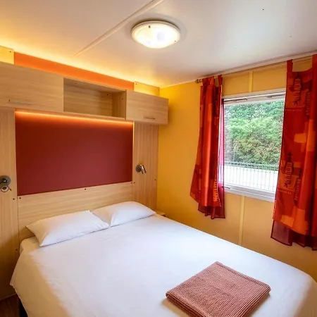 Holacamp Hotel