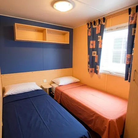 Holacamp Hotel 2*