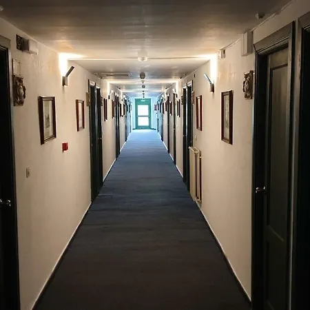 Holacamp Hotel